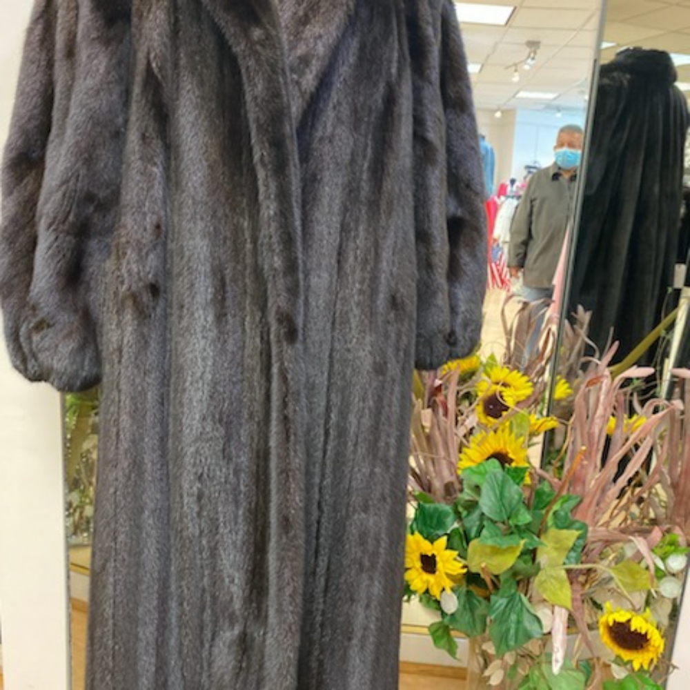 Mink Coat - Picture 4 of 7